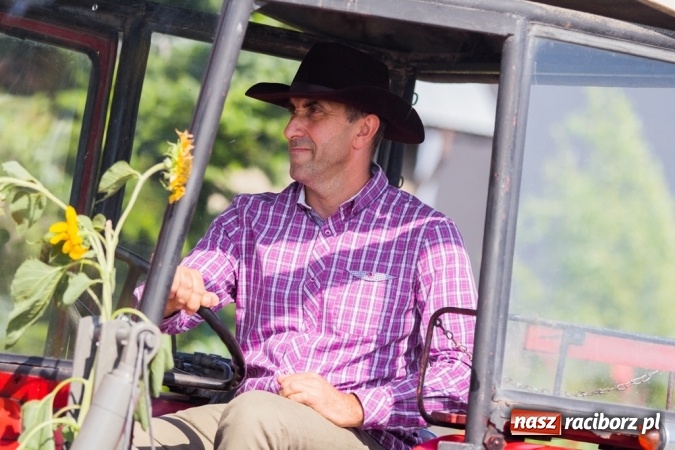 Zdjęcie w galerii na portalu naszraciborz.pl: Dożynki 2015 - złoty pociąg w Samborowicach wiadomości z regionu