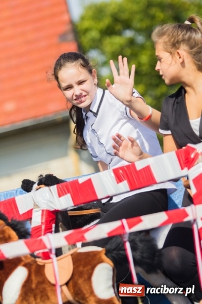 Zdjęcie w galerii na portalu naszraciborz.pl: Dożynki 2015 - złoty pociąg w Samborowicach wiadomości z regionu