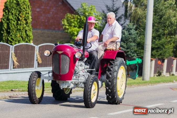 Zdjęcie w galerii na portalu naszraciborz.pl: Dożynki 2015 - złoty pociąg w Samborowicach wiadomości z regionu