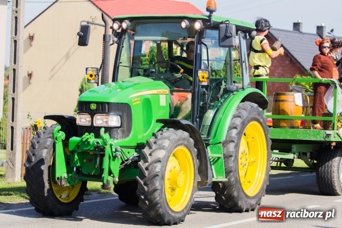 Zdjęcie w galerii na portalu naszraciborz.pl: Dożynki 2015 - złoty pociąg w Samborowicach wiadomości z regionu