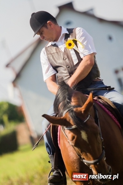 Zdjęcie w galerii na portalu naszraciborz.pl: Dożynki 2015 - złoty pociąg w Samborowicach wiadomości z regionu