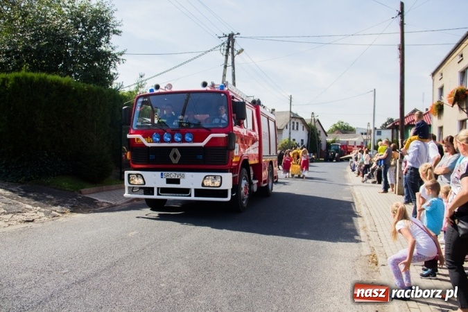 Zdjęcie w galerii na portalu naszraciborz.pl: Dożynki 2015 - złoty pociąg w Samborowicach wiadomości z regionu