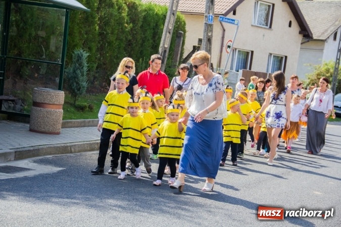 Zdjęcie w galerii na portalu naszraciborz.pl: Dożynki 2015 - złoty pociąg w Samborowicach wiadomości z regionu