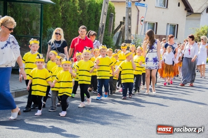 Zdjęcie w galerii na portalu naszraciborz.pl: Dożynki 2015 - złoty pociąg w Samborowicach wiadomości z regionu