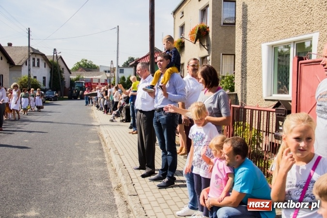 Zdjęcie w galerii na portalu naszraciborz.pl: Dożynki 2015 - złoty pociąg w Samborowicach wiadomości z regionu