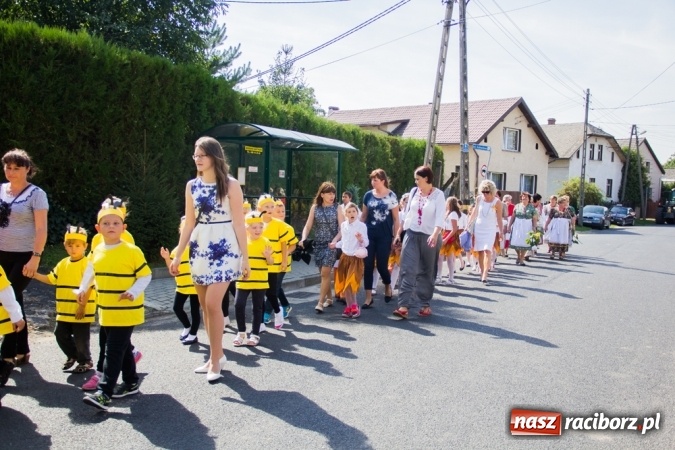 Zdjęcie w galerii na portalu naszraciborz.pl: Dożynki 2015 - złoty pociąg w Samborowicach wiadomości z regionu