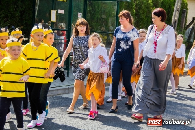 Zdjęcie w galerii na portalu naszraciborz.pl: Dożynki 2015 - złoty pociąg w Samborowicach wiadomości z regionu