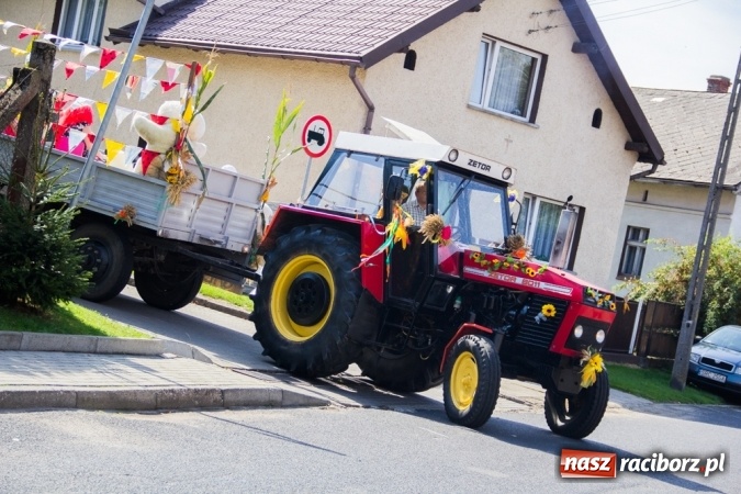 Zdjęcie w galerii na portalu naszraciborz.pl: Dożynki 2015 - złoty pociąg w Samborowicach wiadomości z regionu