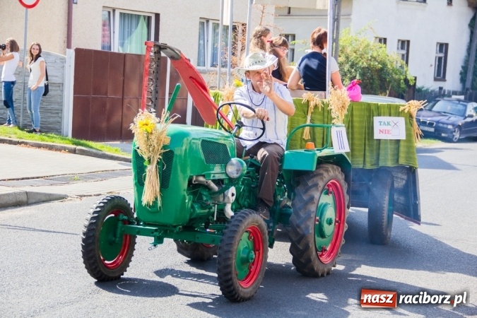 Zdjęcie w galerii na portalu naszraciborz.pl: Dożynki 2015 - złoty pociąg w Samborowicach wiadomości z regionu