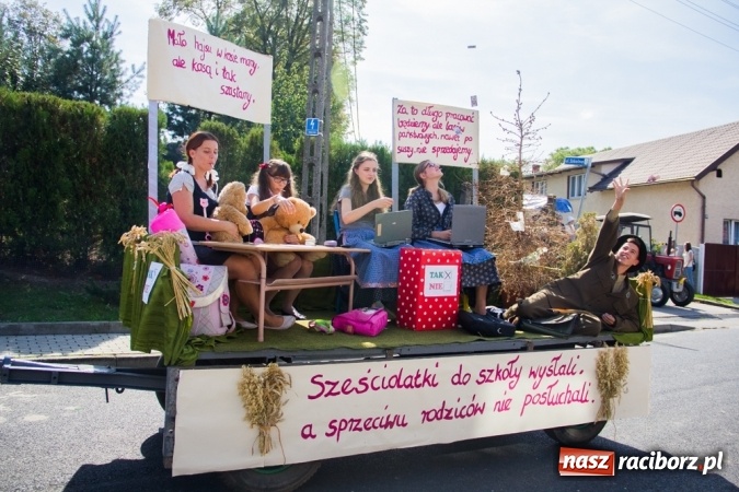 Zdjęcie w galerii na portalu naszraciborz.pl: Dożynki 2015 - złoty pociąg w Samborowicach wiadomości z regionu