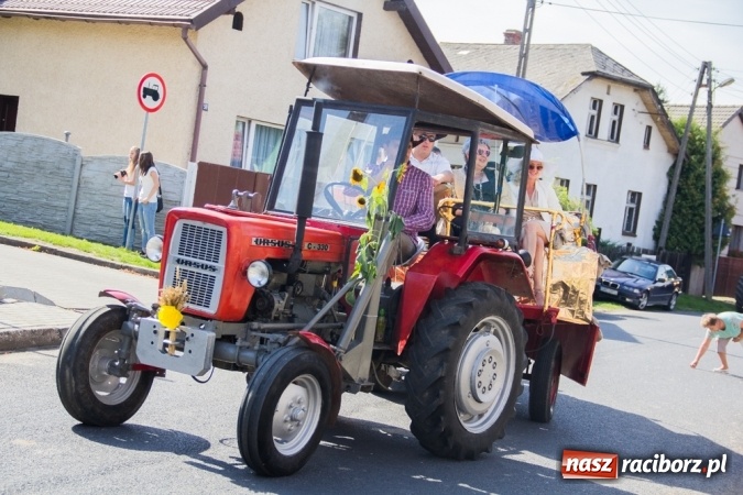 Zdjęcie w galerii na portalu naszraciborz.pl: Dożynki 2015 - złoty pociąg w Samborowicach wiadomości z regionu