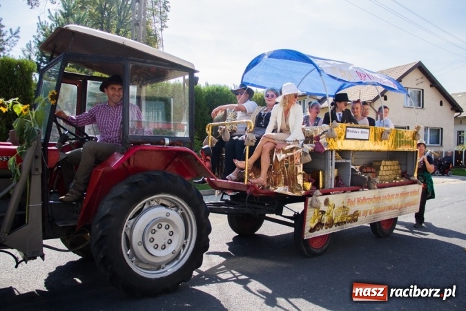 Zdjęcie w galerii na portalu naszraciborz.pl: Dożynki 2015 - złoty pociąg w Samborowicach wiadomości z regionu