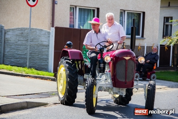 Zdjęcie w galerii na portalu naszraciborz.pl: Dożynki 2015 - złoty pociąg w Samborowicach wiadomości z regionu