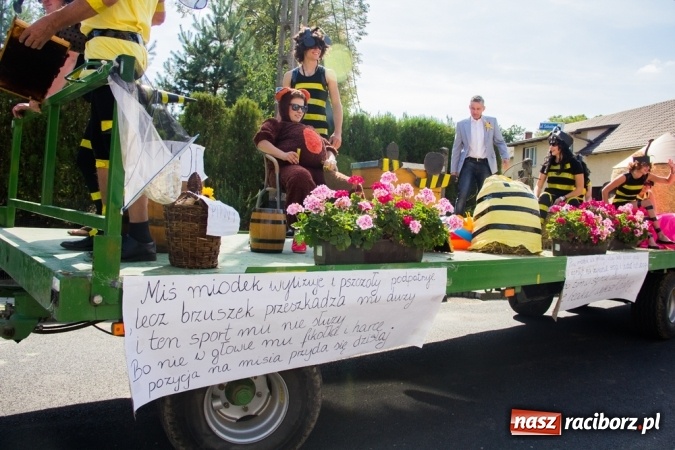 Zdjęcie w galerii na portalu naszraciborz.pl: Dożynki 2015 - złoty pociąg w Samborowicach wiadomości z regionu