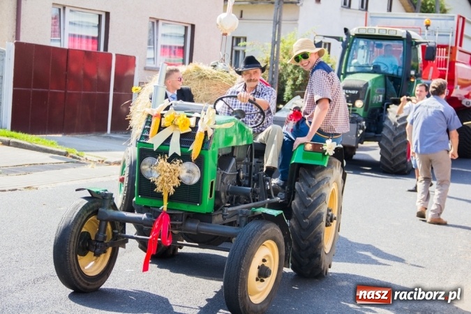 Zdjęcie w galerii na portalu naszraciborz.pl: Dożynki 2015 - złoty pociąg w Samborowicach wiadomości z regionu