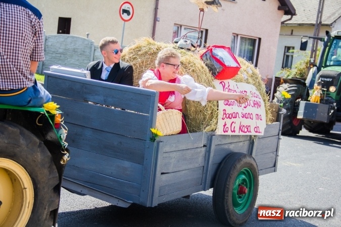 Zdjęcie w galerii na portalu naszraciborz.pl: Dożynki 2015 - złoty pociąg w Samborowicach wiadomości z regionu