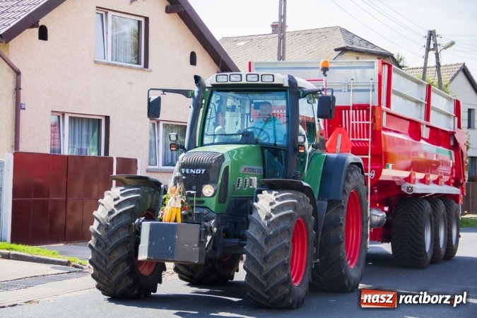 Zdjęcie w galerii na portalu naszraciborz.pl: Dożynki 2015 - złoty pociąg w Samborowicach wiadomości z regionu