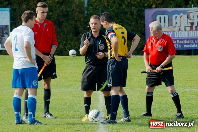 Zdjęcie w galerii na portalu naszraciborz.pl: Markowicki festiwal zmarnowanych okazji. Punkty pojechały do Gaszowic wiadomości z regionu