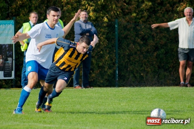 Zdjęcie w galerii na portalu naszraciborz.pl: Markowicki festiwal zmarnowanych okazji. Punkty pojechały do Gaszowic wiadomości z regionu