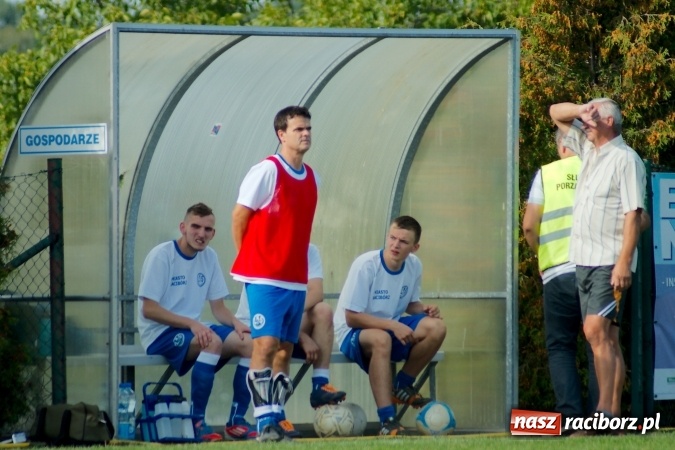 Zdjęcie w galerii na portalu naszraciborz.pl: Markowicki festiwal zmarnowanych okazji. Punkty pojechały do Gaszowic wiadomości z regionu
