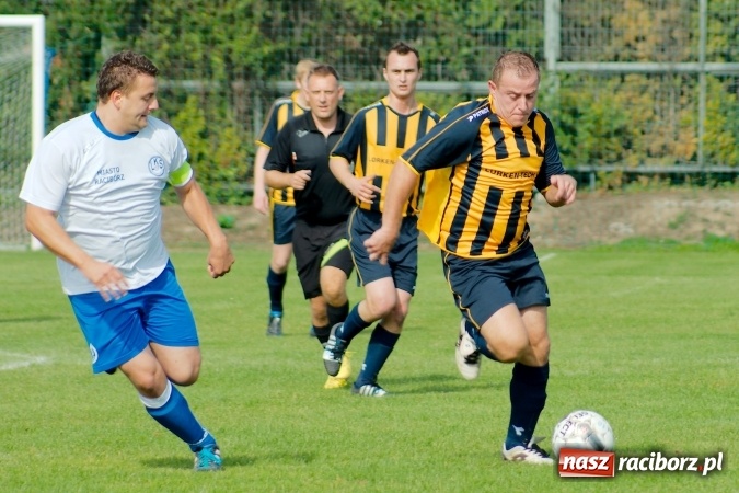 Zdjęcie w galerii na portalu naszraciborz.pl: Markowicki festiwal zmarnowanych okazji. Punkty pojechały do Gaszowic wiadomości z regionu