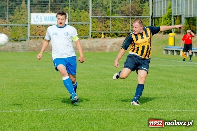 Zdjęcie w galerii na portalu naszraciborz.pl: Markowicki festiwal zmarnowanych okazji. Punkty pojechały do Gaszowic wiadomości z regionu