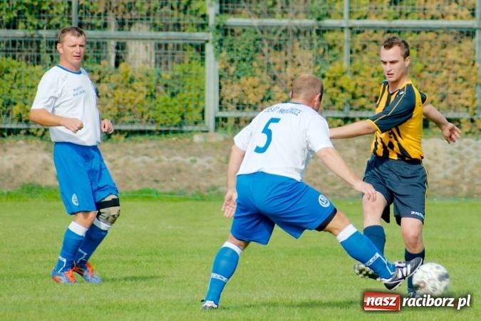 Zdjęcie w galerii na portalu naszraciborz.pl: Markowicki festiwal zmarnowanych okazji. Punkty pojechały do Gaszowic wiadomości z regionu