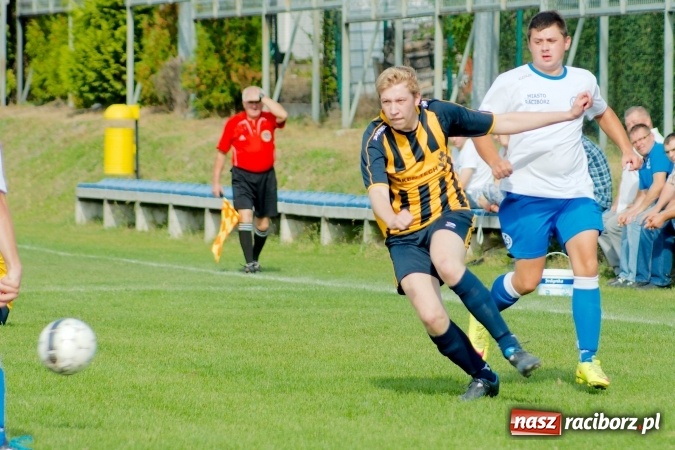 Zdjęcie w galerii na portalu naszraciborz.pl: Markowicki festiwal zmarnowanych okazji. Punkty pojechały do Gaszowic wiadomości z regionu