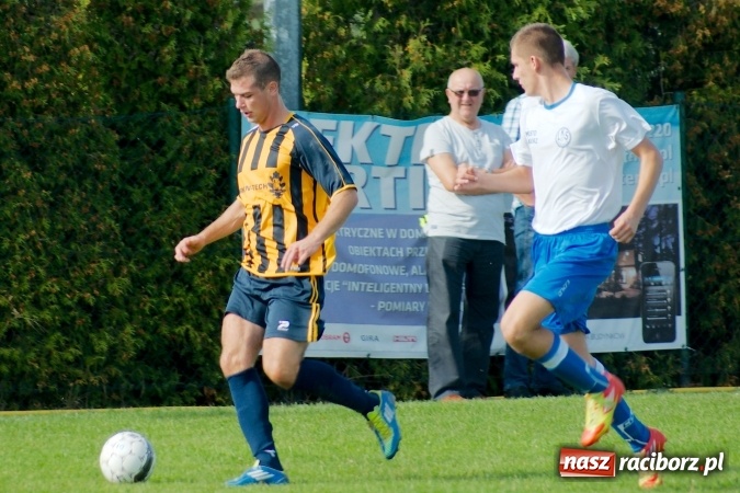 Zdjęcie w galerii na portalu naszraciborz.pl: Markowicki festiwal zmarnowanych okazji. Punkty pojechały do Gaszowic wiadomości z regionu