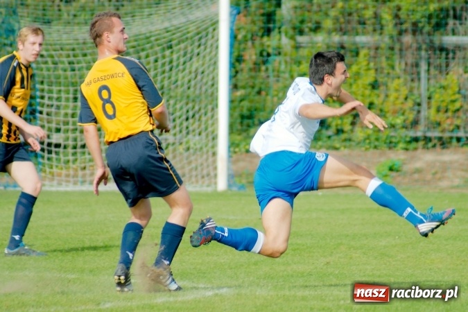 Zdjęcie w galerii na portalu naszraciborz.pl: Markowicki festiwal zmarnowanych okazji. Punkty pojechały do Gaszowic wiadomości z regionu