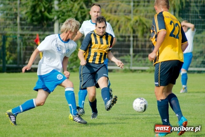 Zdjęcie w galerii na portalu naszraciborz.pl: Markowicki festiwal zmarnowanych okazji. Punkty pojechały do Gaszowic wiadomości z regionu