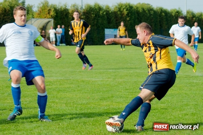 Zdjęcie w galerii na portalu naszraciborz.pl: Markowicki festiwal zmarnowanych okazji. Punkty pojechały do Gaszowic wiadomości z regionu