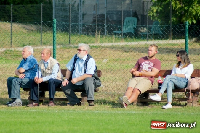 Zdjęcie w galerii na portalu naszraciborz.pl: Markowicki festiwal zmarnowanych okazji. Punkty pojechały do Gaszowic wiadomości z regionu