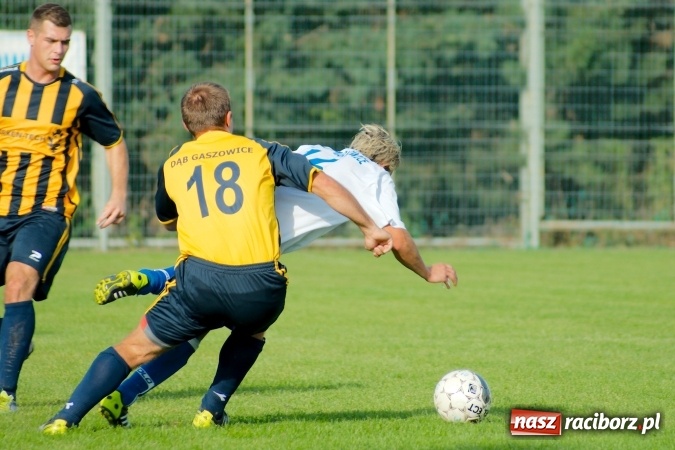 Zdjęcie w galerii na portalu naszraciborz.pl: Markowicki festiwal zmarnowanych okazji. Punkty pojechały do Gaszowic wiadomości z regionu
