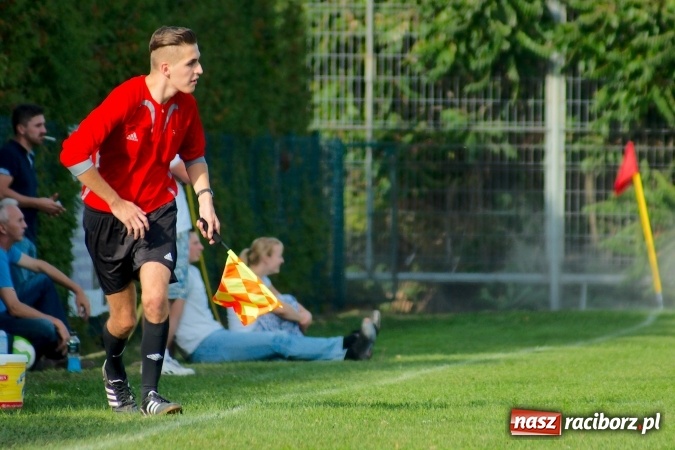 Zdjęcie w galerii na portalu naszraciborz.pl: Markowicki festiwal zmarnowanych okazji. Punkty pojechały do Gaszowic wiadomości z regionu