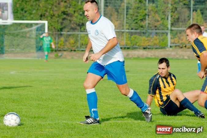 Zdjęcie w galerii na portalu naszraciborz.pl: Markowicki festiwal zmarnowanych okazji. Punkty pojechały do Gaszowic wiadomości z regionu