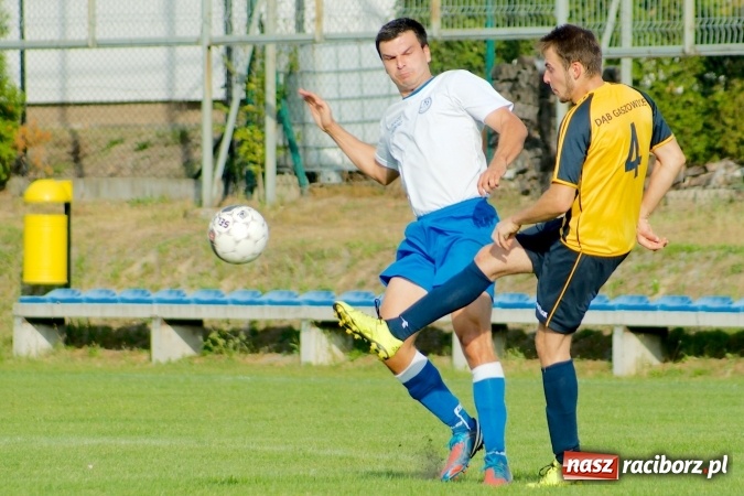 Zdjęcie w galerii na portalu naszraciborz.pl: Markowicki festiwal zmarnowanych okazji. Punkty pojechały do Gaszowic wiadomości z regionu