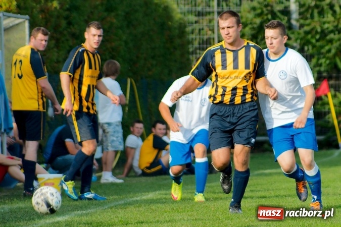 Zdjęcie w galerii na portalu naszraciborz.pl: Markowicki festiwal zmarnowanych okazji. Punkty pojechały do Gaszowic wiadomości z regionu