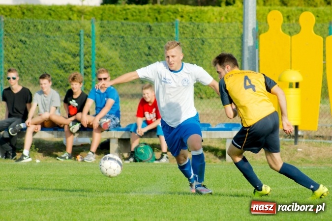 Zdjęcie w galerii na portalu naszraciborz.pl: Markowicki festiwal zmarnowanych okazji. Punkty pojechały do Gaszowic wiadomości z regionu