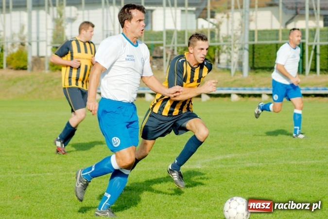 Zdjęcie w galerii na portalu naszraciborz.pl: Markowicki festiwal zmarnowanych okazji. Punkty pojechały do Gaszowic wiadomości z regionu