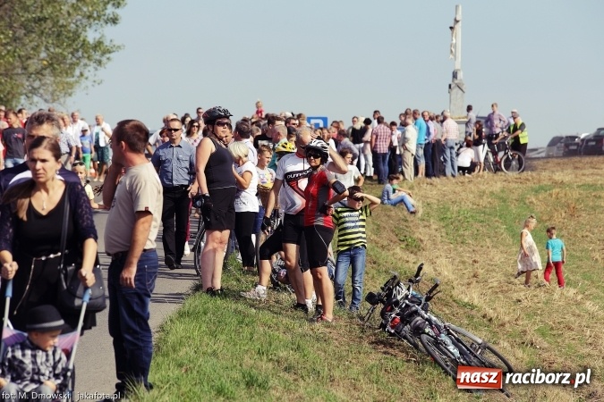 Zdjęcie w galerii na portalu naszraciborz.pl: Dożynki 2015 - W Owsiszczach z wielką pompą. Obszerna fotorelacja - korowód i występy wiadomości z regionu
