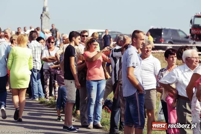 Zdjęcie w galerii na portalu naszraciborz.pl: Dożynki 2015 - W Owsiszczach z wielką pompą. Obszerna fotorelacja - korowód i występy wiadomości z regionu