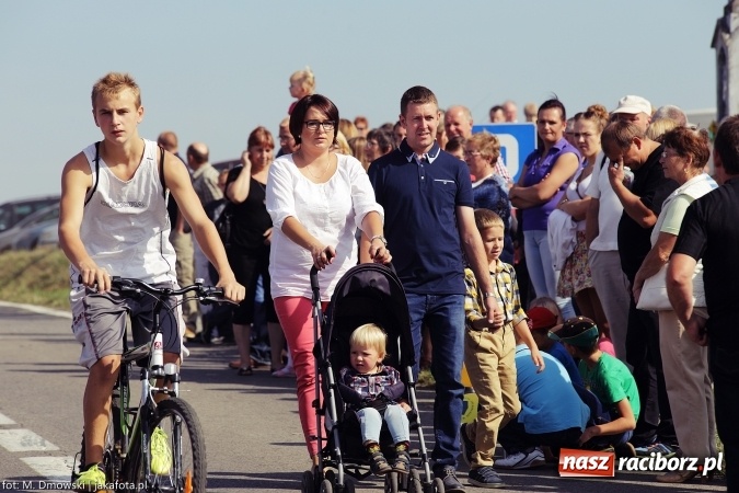 Zdjęcie w galerii na portalu naszraciborz.pl: Dożynki 2015 - W Owsiszczach z wielką pompą. Obszerna fotorelacja - korowód i występy wiadomości z regionu
