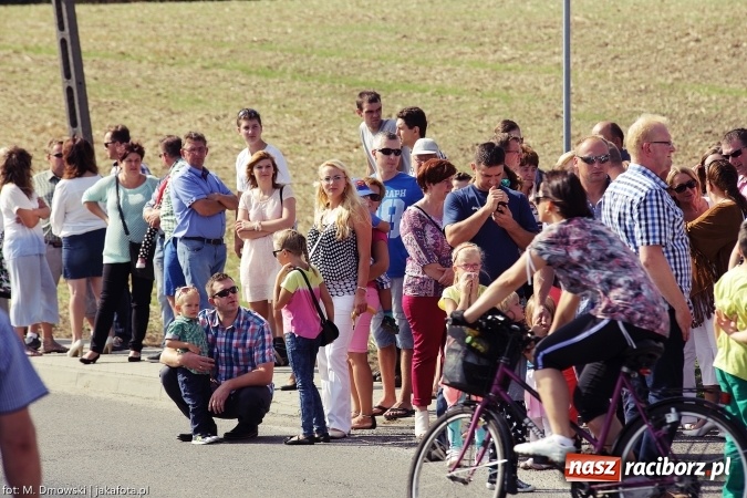 Zdjęcie w galerii na portalu naszraciborz.pl: Dożynki 2015 - W Owsiszczach z wielką pompą. Obszerna fotorelacja - korowód i występy wiadomości z regionu