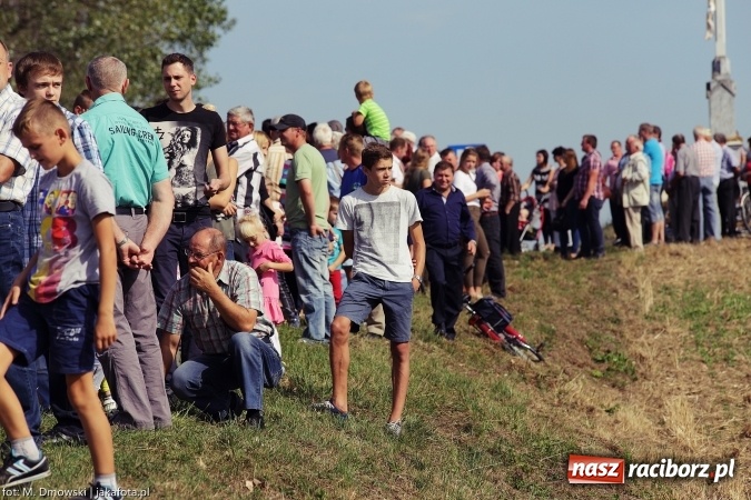 Zdjęcie w galerii na portalu naszraciborz.pl: Dożynki 2015 - W Owsiszczach z wielką pompą. Obszerna fotorelacja - korowód i występy wiadomości z regionu
