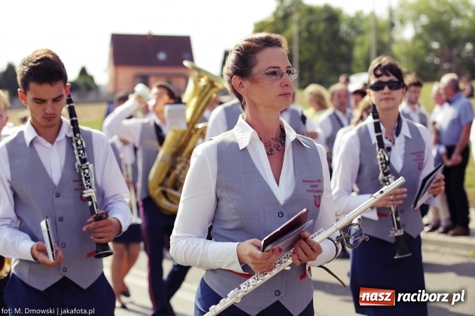Zdjęcie w galerii na portalu naszraciborz.pl: Dożynki 2015 - W Owsiszczach z wielką pompą. Obszerna fotorelacja - korowód i występy wiadomości z regionu