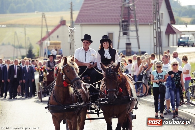 Zdjęcie w galerii na portalu naszraciborz.pl: Dożynki 2015 - W Owsiszczach z wielką pompą. Obszerna fotorelacja - korowód i występy wiadomości z regionu