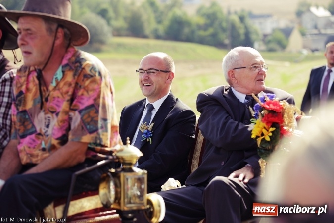 Zdjęcie w galerii na portalu naszraciborz.pl: Dożynki 2015 - W Owsiszczach z wielką pompą. Obszerna fotorelacja - korowód i występy wiadomości z regionu