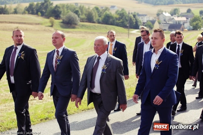 Zdjęcie w galerii na portalu naszraciborz.pl: Dożynki 2015 - W Owsiszczach z wielką pompą. Obszerna fotorelacja - korowód i występy wiadomości z regionu