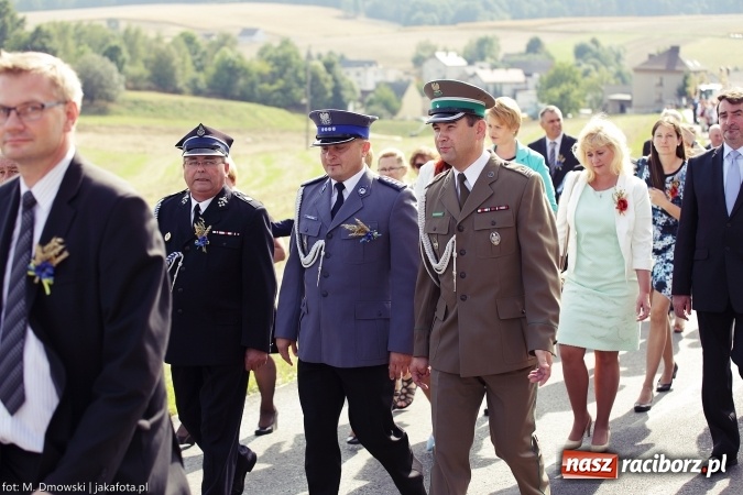 Zdjęcie w galerii na portalu naszraciborz.pl: Dożynki 2015 - W Owsiszczach z wielką pompą. Obszerna fotorelacja - korowód i występy wiadomości z regionu